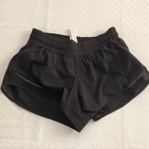 Lululemon Hotty Hot Short 2.5